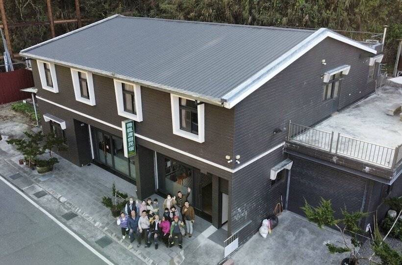 تختخواب و صبحانه Breeze Homestay