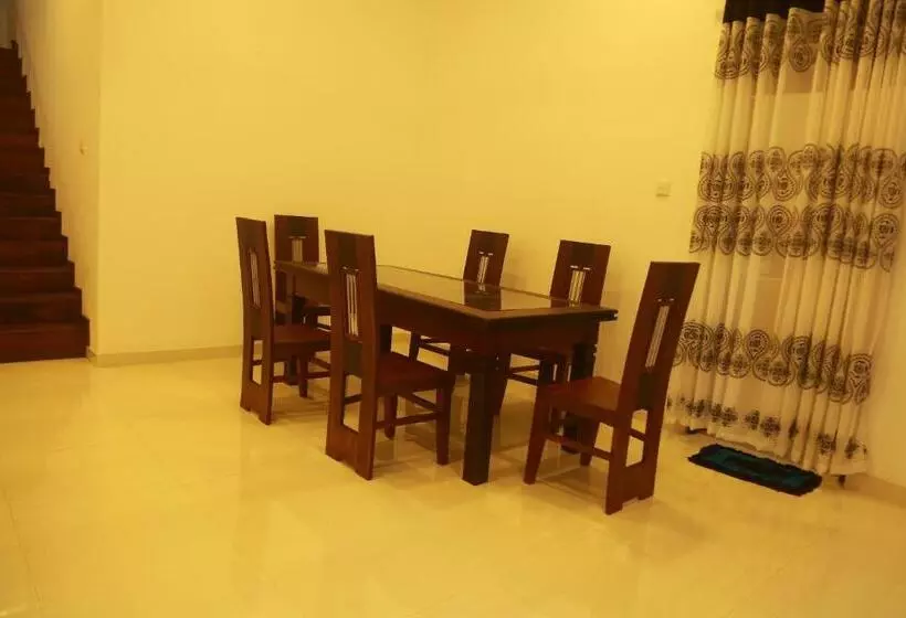 Aamiaismajoitus (B&B) Mama S Palace Hiriketiya