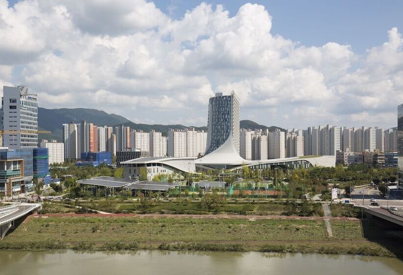 Brown Dot Hotel Jinju Chungmugong