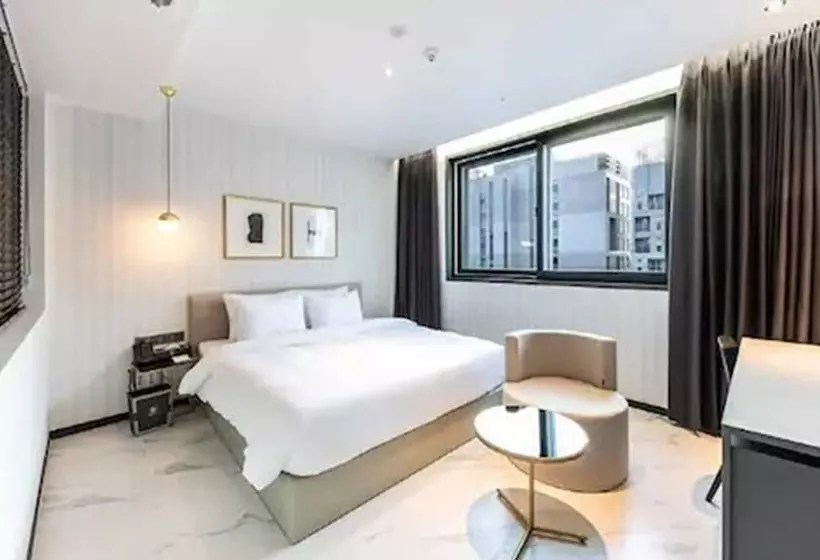 Brown Dot Hotel Jinju Chungmugong