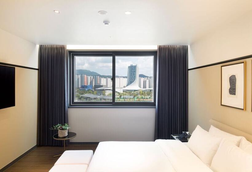 Brown Dot Hotel Jinju Chungmugong