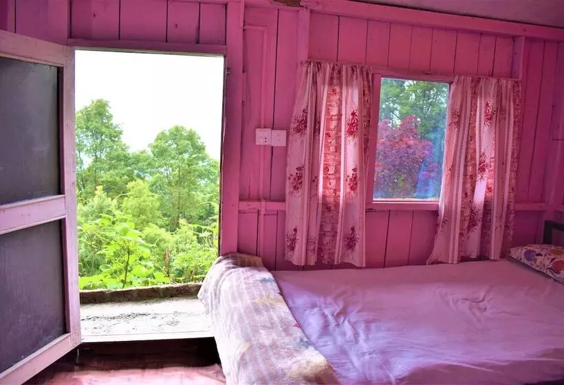 هتل Jungle Crown Organic Homestay