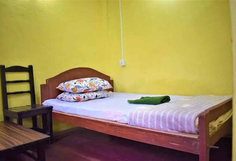 هتل Jungle Crown Organic Homestay