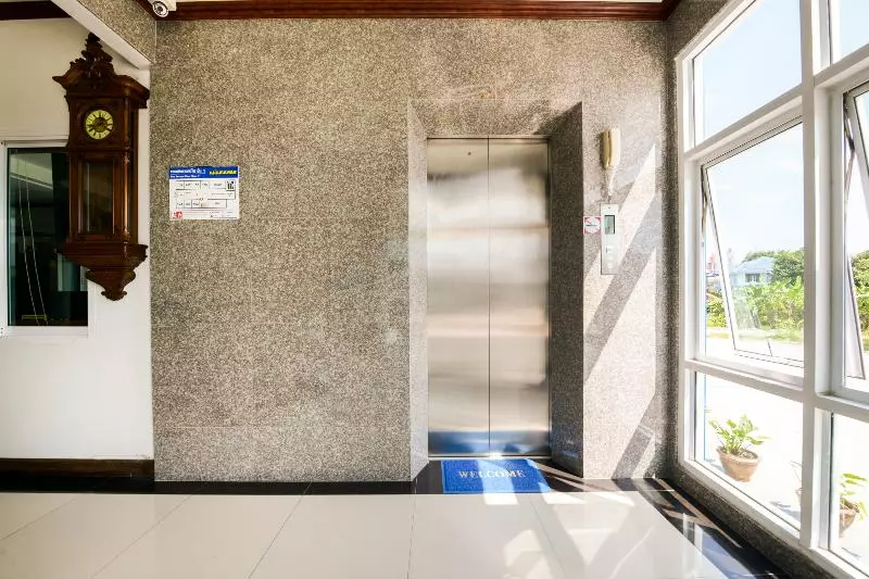 هتل Mae Saeng Place By Oyo Rooms