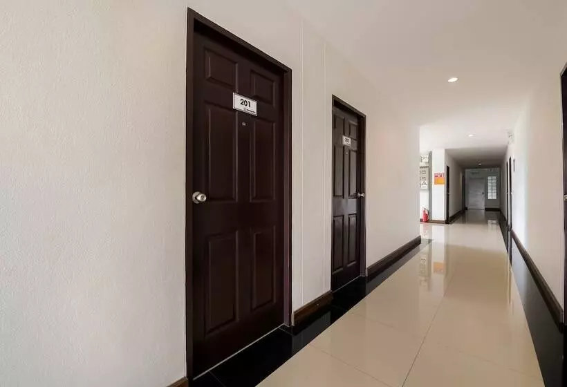هتل Mae Saeng Place By Oyo Rooms