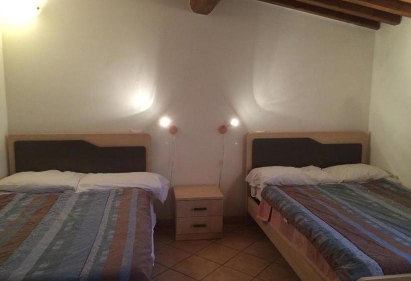 Пансион Central Station Apartments