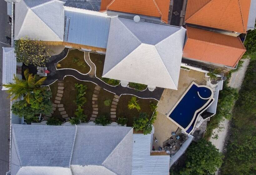 تختخواب و صبحانه The Manik Toya