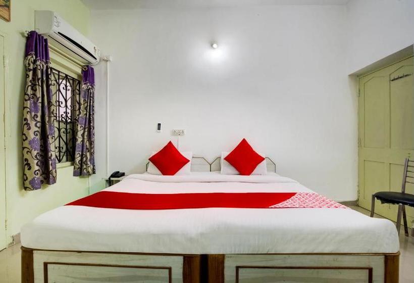 Отель Executives Palace By Oyo Rooms