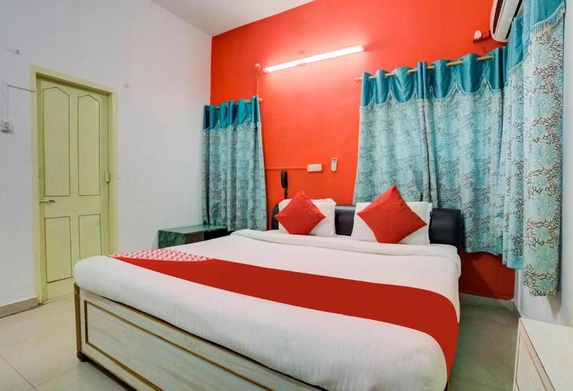 Отель Executives Palace By Oyo Rooms