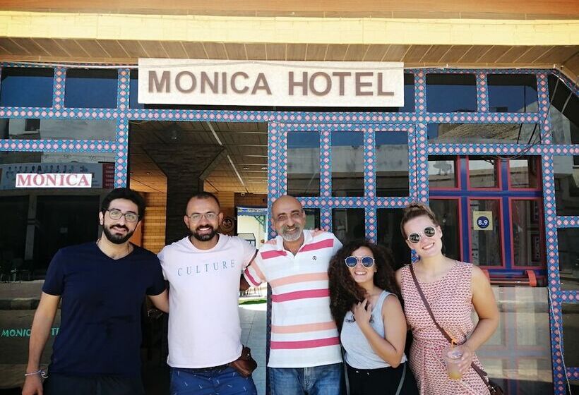 هتل Monica