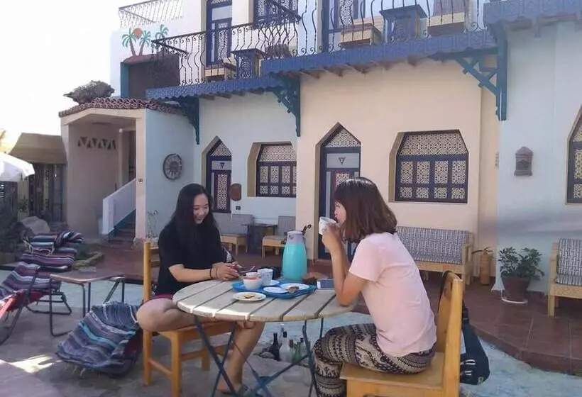 هتل Monica