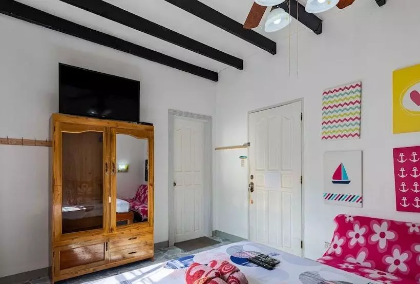 هتل Zen Rooms Ice Bear Inn Panglao
