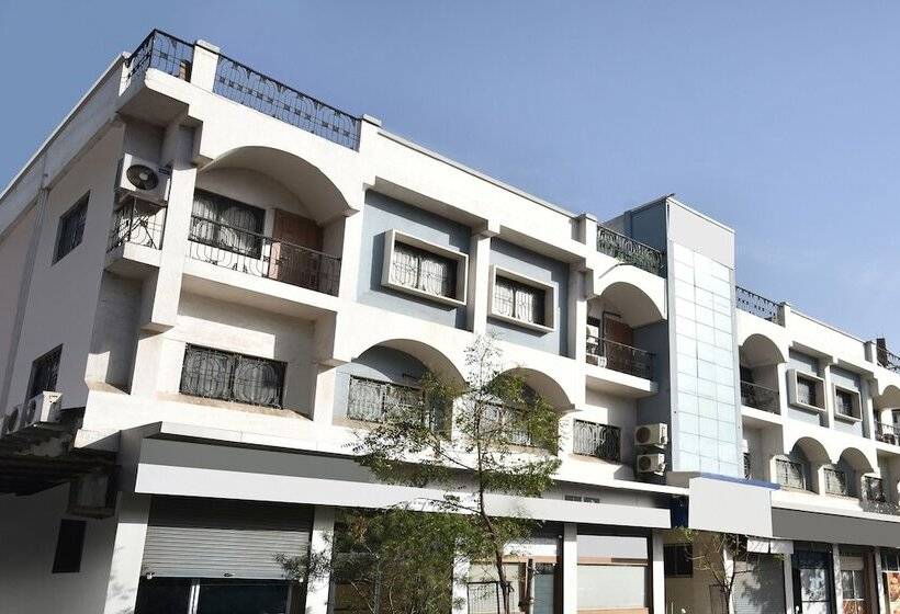 Spot On 29030 Hotel Royal Front