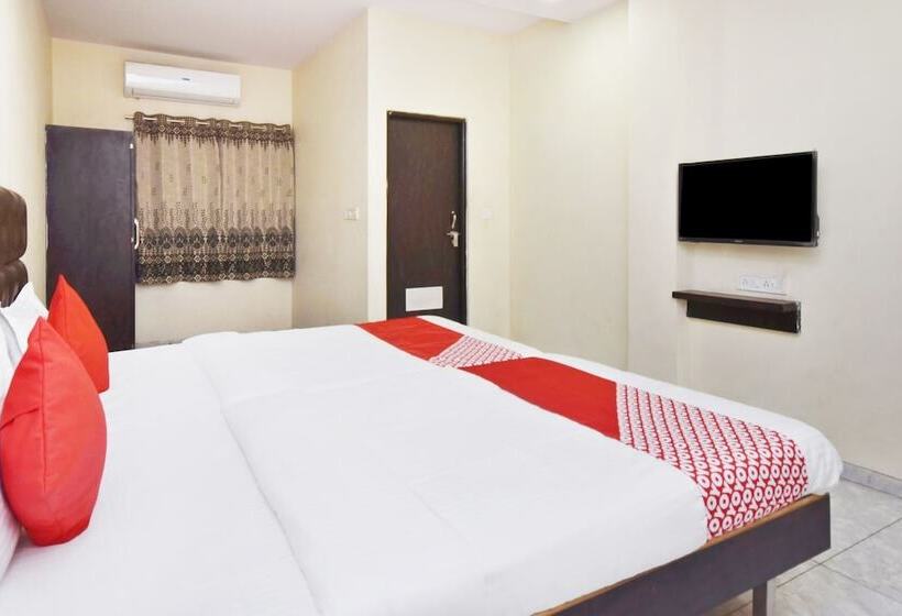 Spot On 29030 Hotel Royal Front