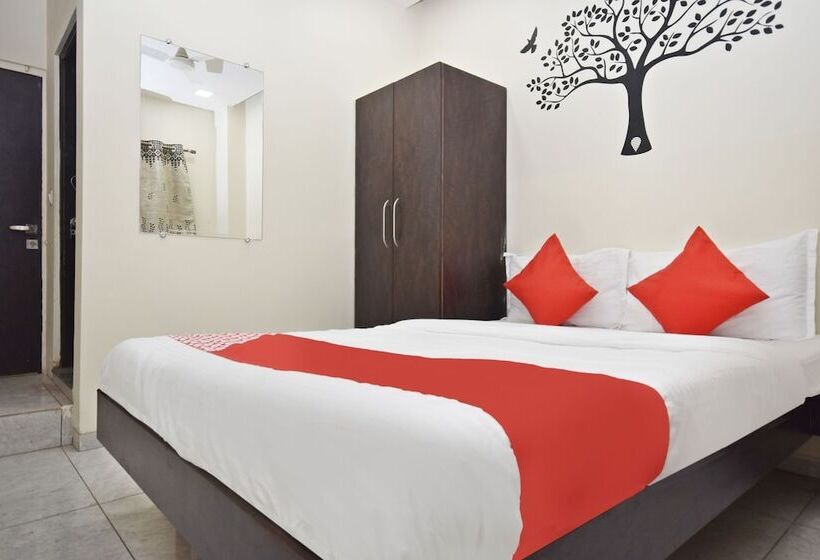 Spot On 29030 Hotel Royal Front