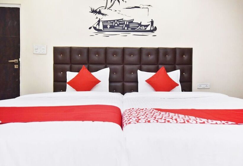 Spot On 29030 Hotel Royal Front