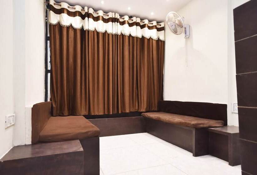 Spot On 29030 Hotel Royal Front