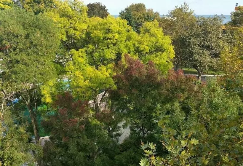 Yassen Holiday Village