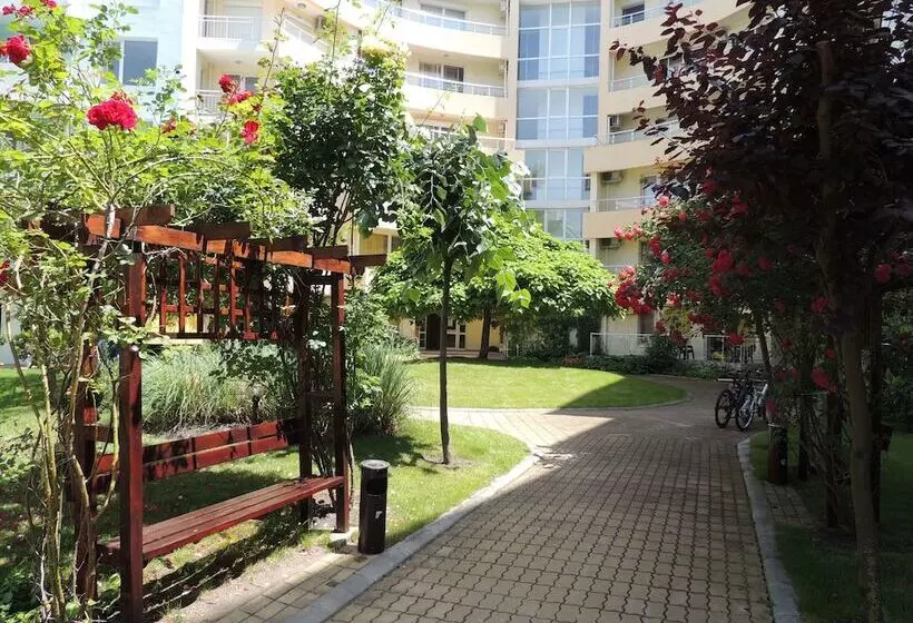 Yassen Holiday Village