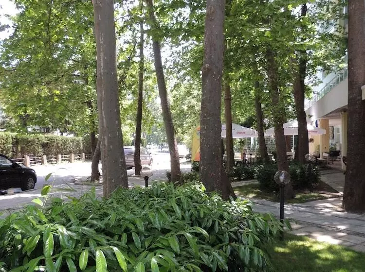 Yassen Holiday Village