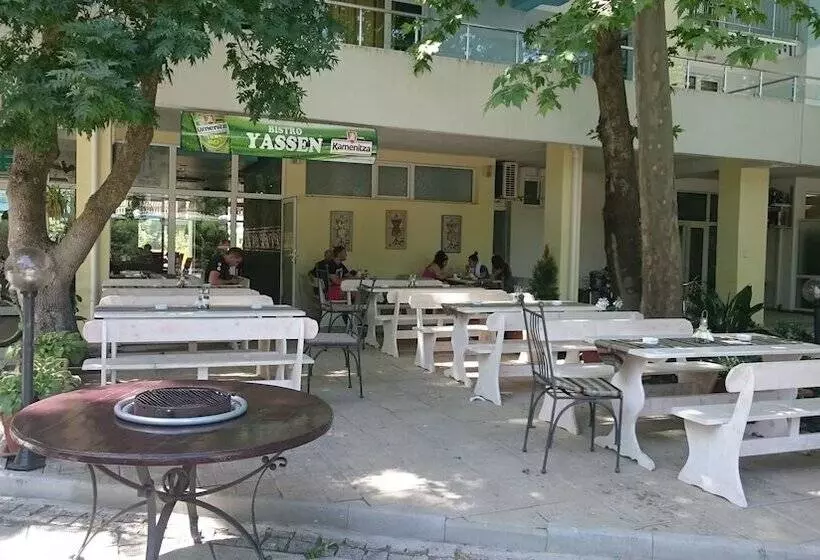 Yassen Holiday Village
