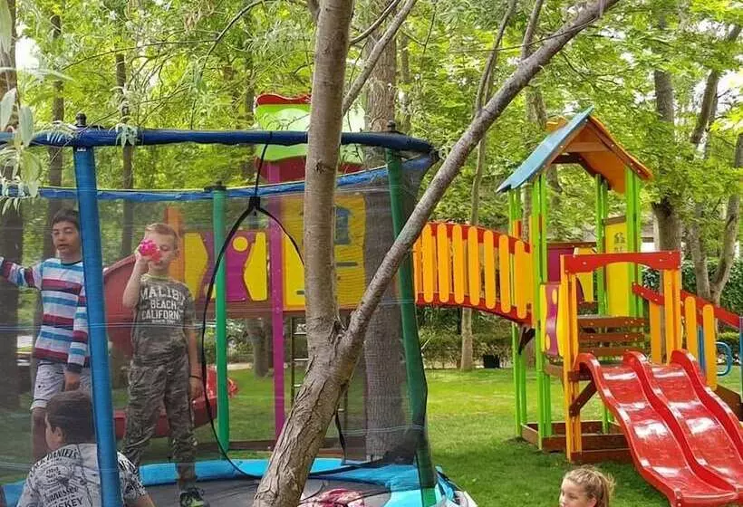Yassen Holiday Village