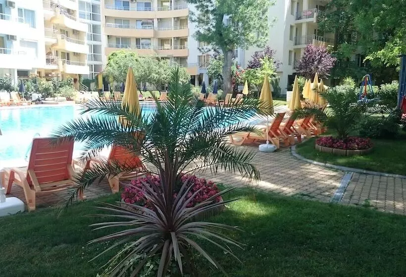 Yassen Holiday Village