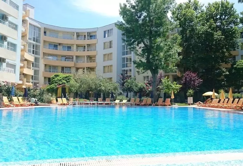 Yassen Holiday Village