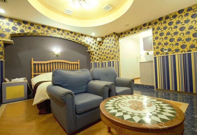 هتل Lala Pat1   Adults Only