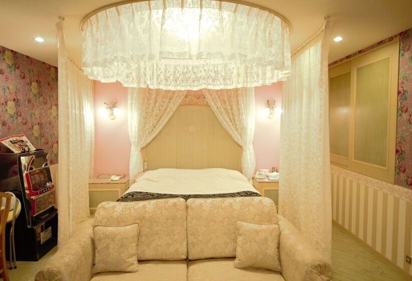 هتل Lala Pat1   Adults Only