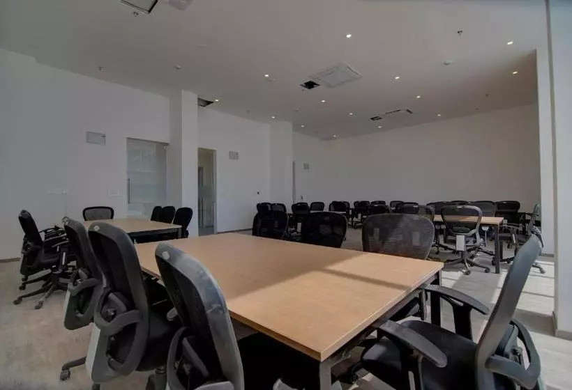 ホテル Oyo Townhouse 174 Gandhipuram