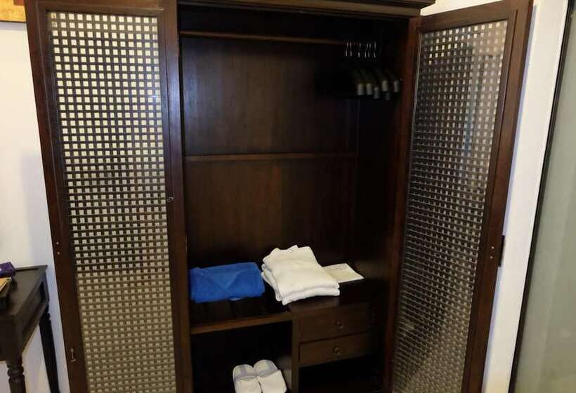 Hotelli Rawai Suites Phuket