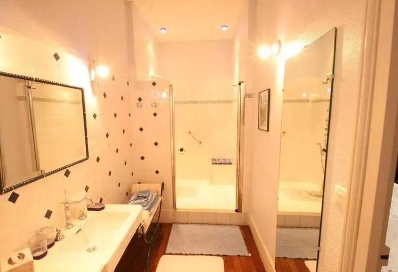 ベッドアンドブレックファースト La Poignardière