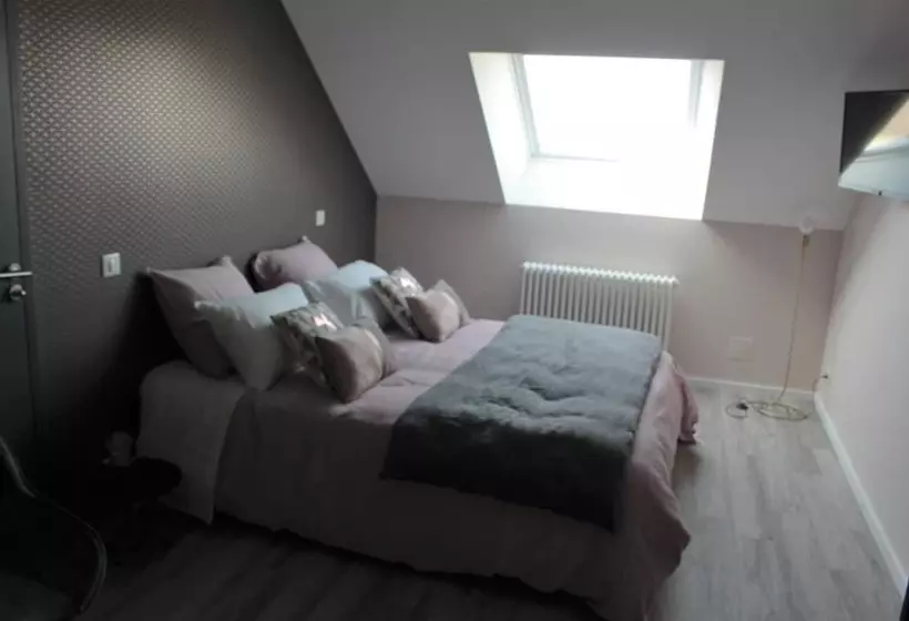 ベッドアンドブレックファースト La Poignardière