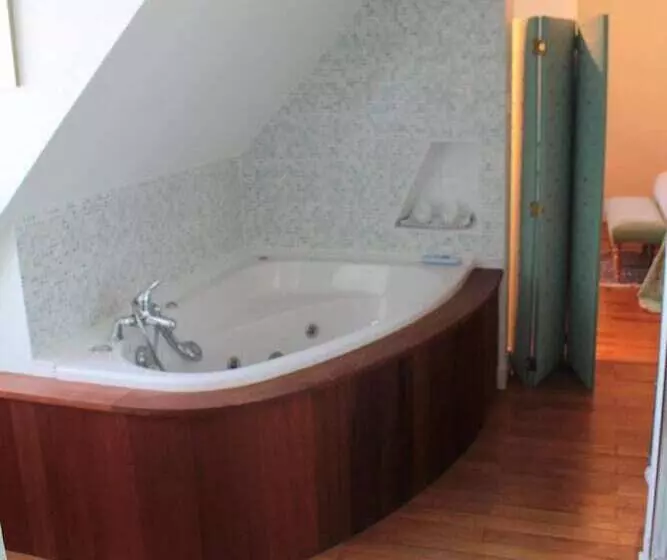 ベッドアンドブレックファースト La Poignardière