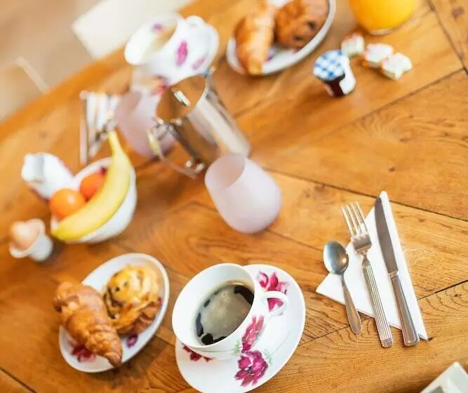 ベッドアンドブレックファースト La Poignardière