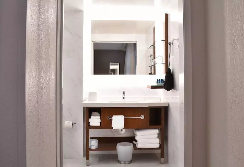 Delta Hotels By Marriott Indianapolis East