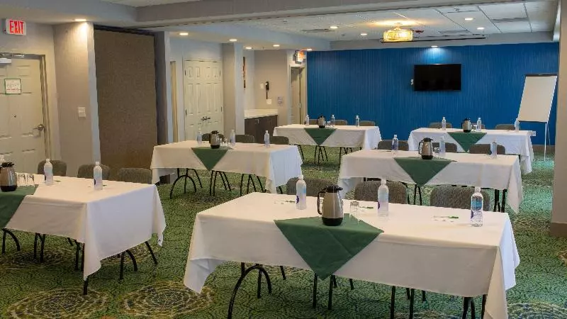 בית מלון כפרי Holiday Inn Knoxville N   Merchant Drive, An Ihg