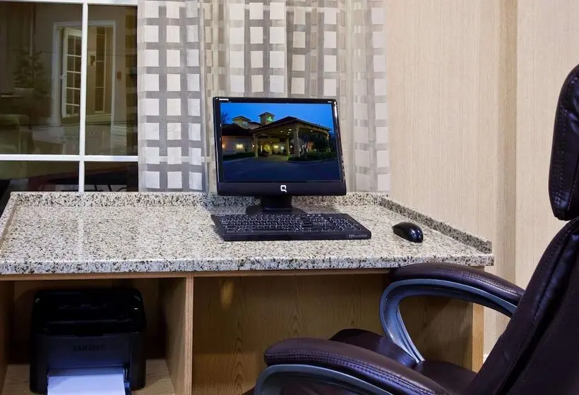 בית מלון כפרי La Quinta By Wyndham Usf