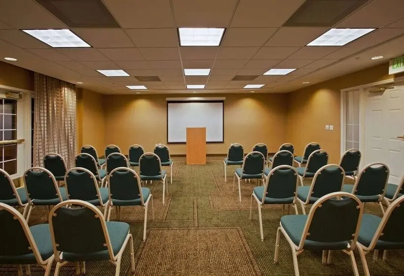 בית מלון כפרי La Quinta By Wyndham Usf