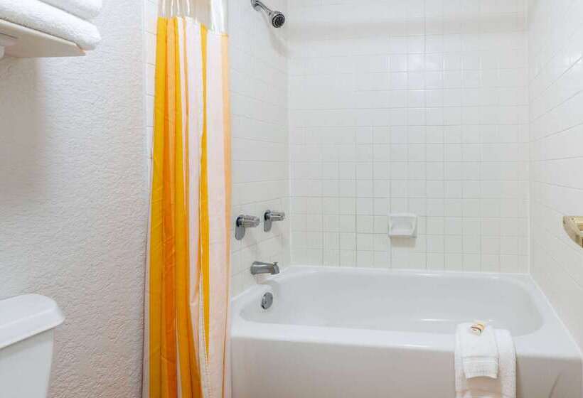 فندق Super 8 By Wyndham The Woodlands North