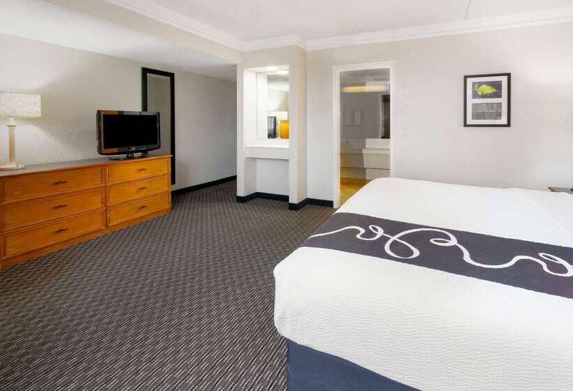 فندق Super 8 By Wyndham The Woodlands North