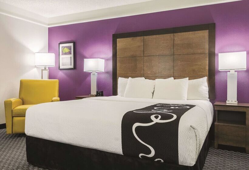 酒店 La Quinta By Wyndham Alexandria Airport