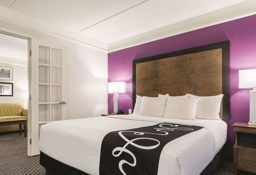 酒店 La Quinta By Wyndham Alexandria Airport