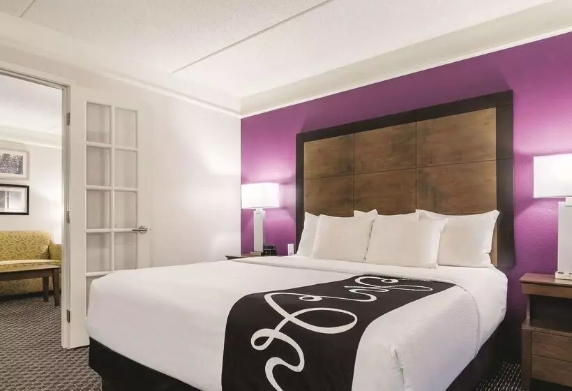 호텔 La Quinta By Wyndham Alexandria Airport