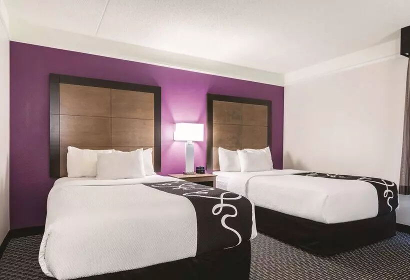 호텔 La Quinta By Wyndham Alexandria Airport