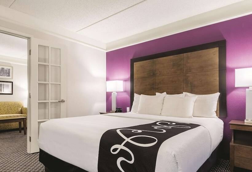 酒店 La Quinta By Wyndham Alexandria Airport