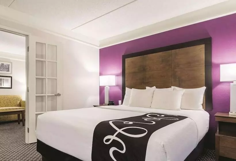 호텔 La Quinta By Wyndham Alexandria Airport