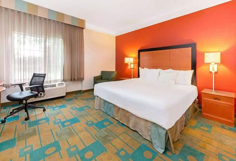 هتل La Quinta By Wyndham Usf