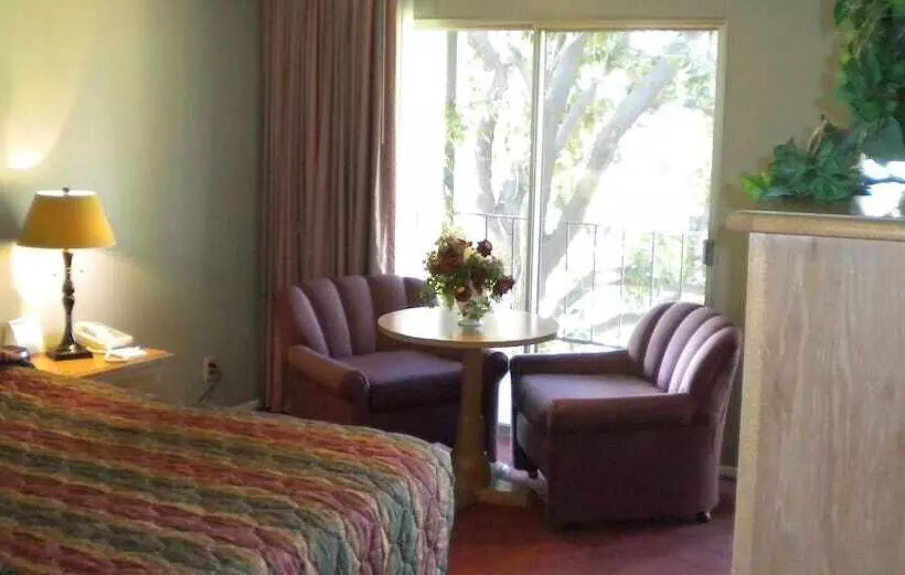 호텔 Lamp Liter Inn